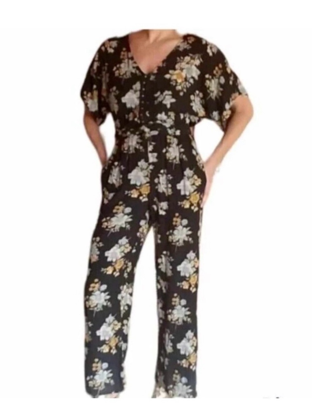 American Eagle Black Floral Short Sleeve V-neck Hook Front Jumpsuit Size large.